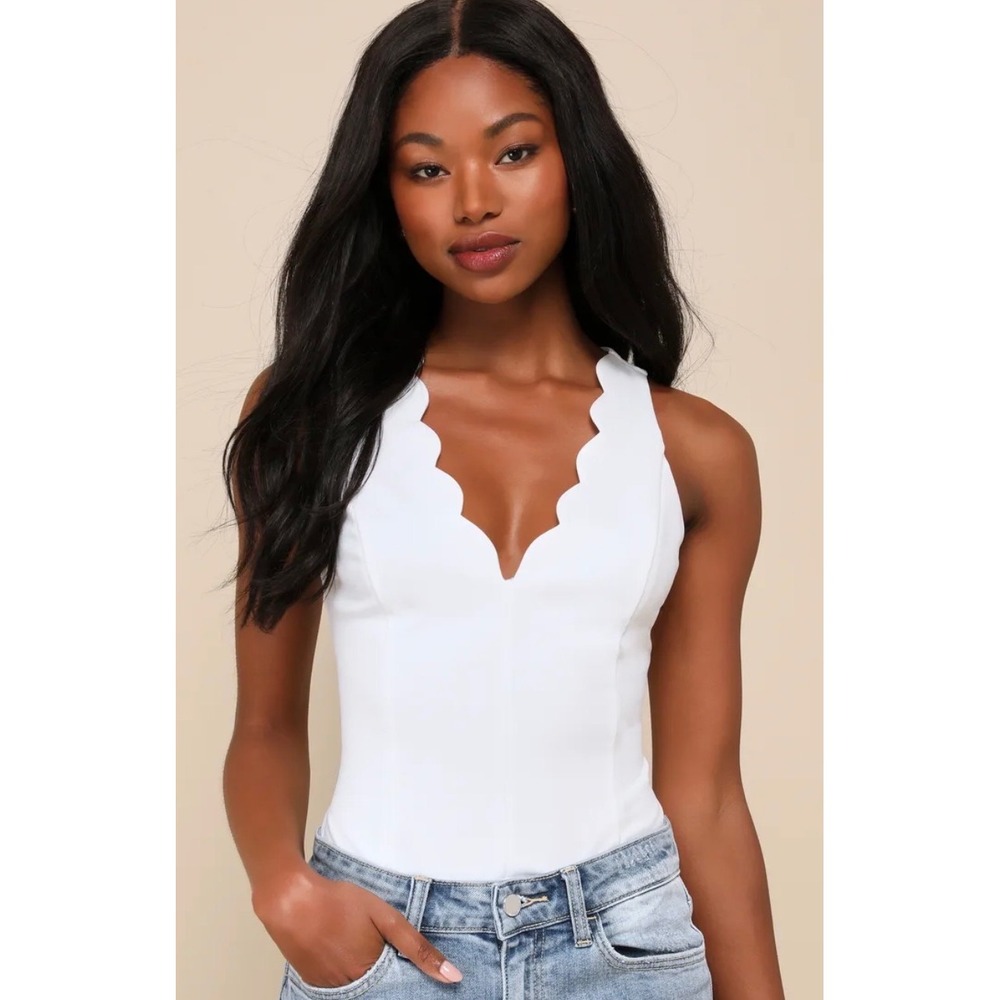 Lulus Admired Poise White Scalloped V-Neck Sleeveless Bodysuit Size Small NWT